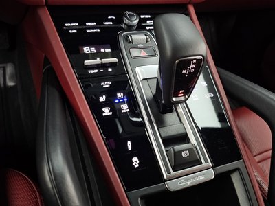 PORSCHE CAYENNE - 9