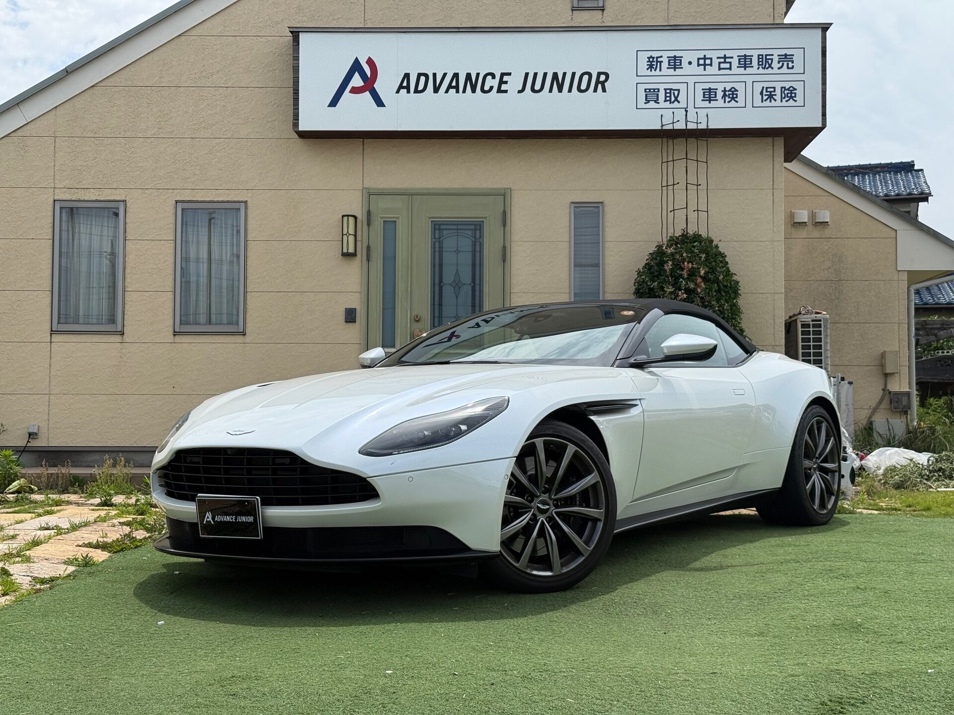 ASTON MARTIN DB11 VOLANTE - View 1
