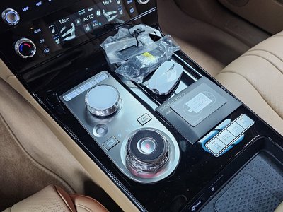 2025 Genesis G80 (RG3) thumbnail 12