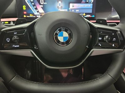 2025 BMW 5 SERIES 缩略图 13