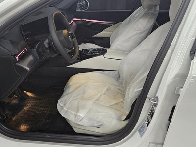2025 BMW 5 SERIES 照片 9