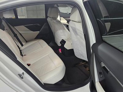 2025 BMW 5 SERIES 缩略图 12
