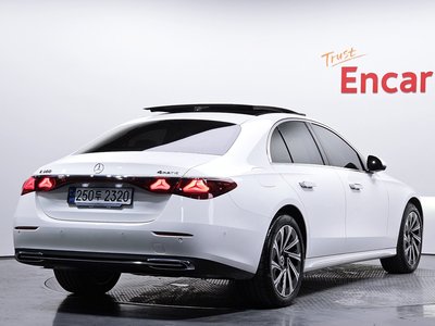 MERCEDES-BENZ E-CLASS - 4