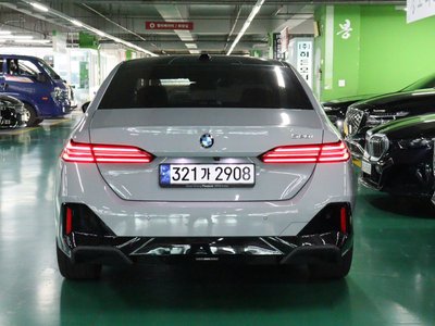 2024 BMW 5 SERIES photo 3