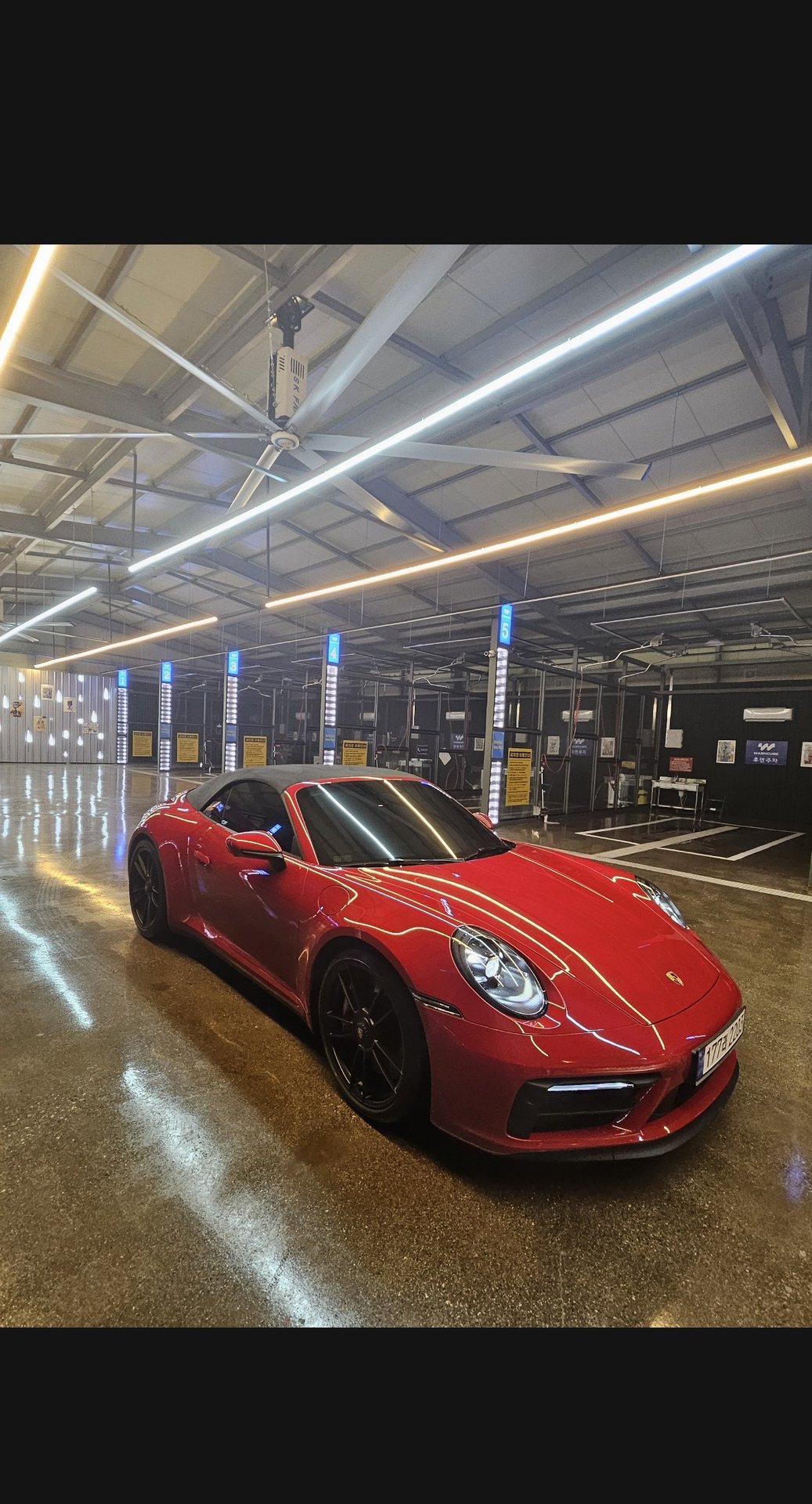 PORSCHE 911 - View 1