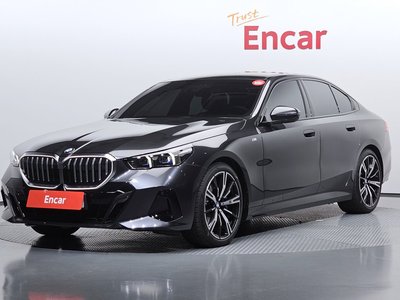 2025 BMW 5 SERIES photo 1