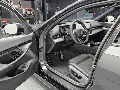 صورة مصغرة 13 لـ 2025 BMW 5 SERIES