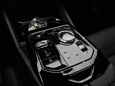 صورة مصغرة 12 لـ 2025 BMW 5 SERIES