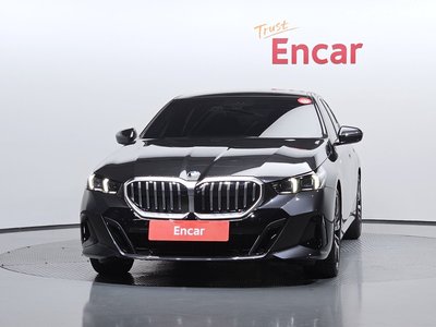 2025 BMW 5 SERIES photo 2