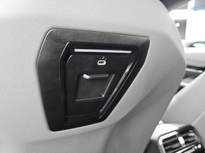 صورة مصغرة 33 لـ 2025 BMW 5 SERIES