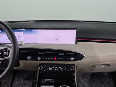 2024 Genesis GV70 thumbnail 18