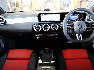 صورة 10 لـ 2025 Mercedes-BENZ CLA