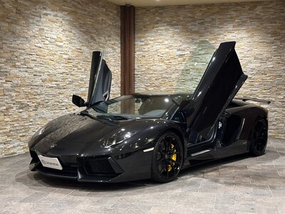 LAMBORGHINI AVENTADOR
