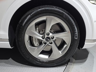 2024 Genesis GV70 photo 8