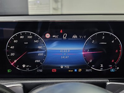 2024 Mercedes-BENZ GLB thumbnail 11