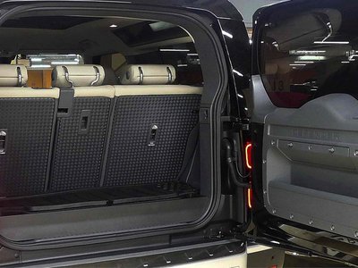 LAND ROVER DEFENDER - 7