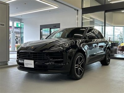 PORSCHE MACAN - 1