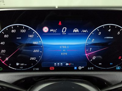 MERCEDES-BENZ E-CLASS - 8