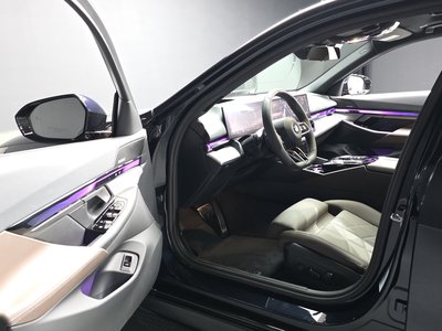 صورة مصغرة 13 لـ 2025 BMW 5 SERIES