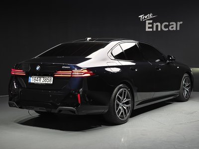 صورة 4 لـ 2025 BMW 5 SERIES