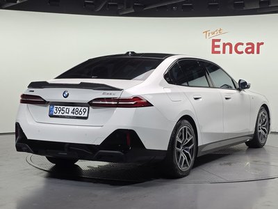 2024 BMW 5 SERIES photo 4