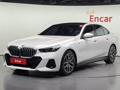 2024 BMW 5 SERIES photo 1