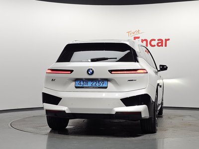 2025 BMW IX — фото 3
