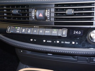 صورة 10 لـ 2021 Lexus LS