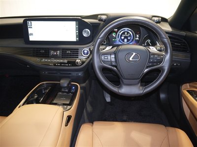 صورة 4 لـ 2021 Lexus LS