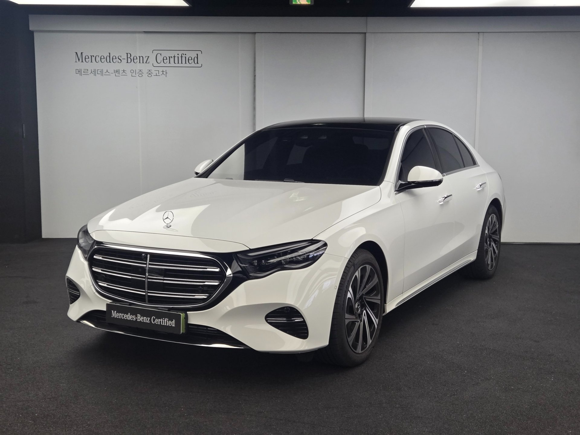 MERCEDES-BENZ E-CLASS - View 1