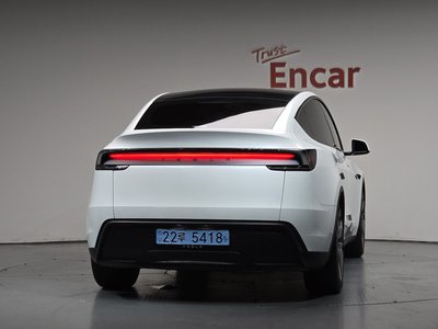 TESLA MODEL Y - 4