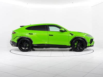 LAMBORGHINI URUS - 4