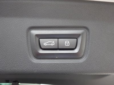 2025 BMW I4 thumbnail 18