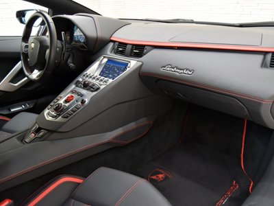 2019 Lamborghini AVENTADOR photo 10