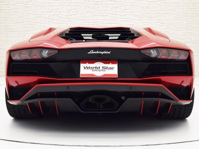2019 Lamborghini AVENTADOR photo 4