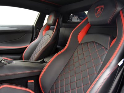2019 Lamborghini AVENTADOR photo 9