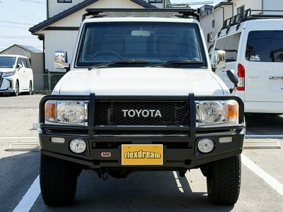 TOYOTA LAND CRUISER 70 - 1