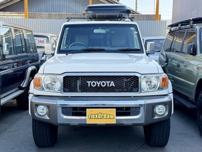TOYOTA LAND CRUISER 70 - 1