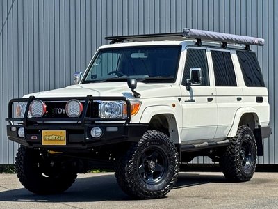 TOYOTA LAND CRUISER 70 - 3