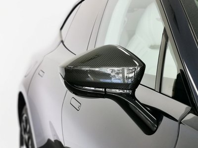 صورة 38 لـ 2021 Aston Martin DBX