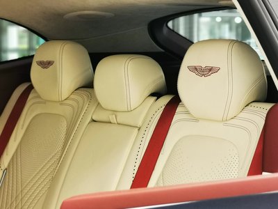 صورة 21 لـ 2021 Aston Martin DBX