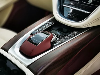 صورة 17 لـ 2021 Aston Martin DBX