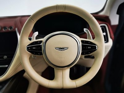 صورة 11 لـ 2021 Aston Martin DBX