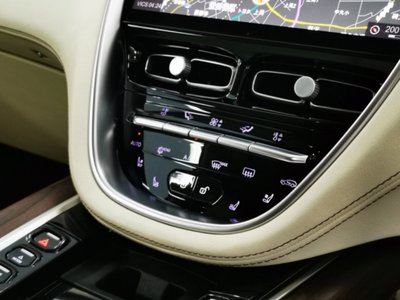 صورة 15 لـ 2021 Aston Martin DBX