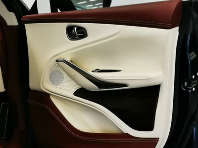 صورة 8 لـ 2021 Aston Martin DBX