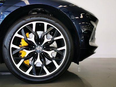 صورة 4 لـ 2021 Aston Martin DBX