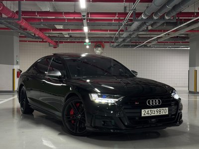 AUDI S8 - 1