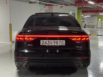 AUDI S8 - 3