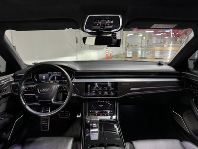 AUDI S8 - 8