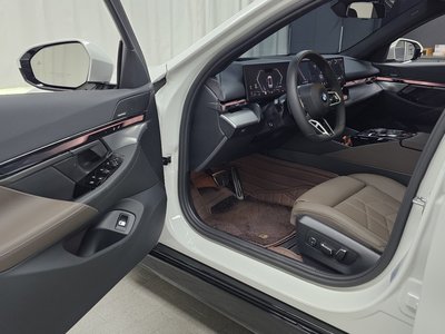 2025 BMW 5 SERIES 缩略图 13